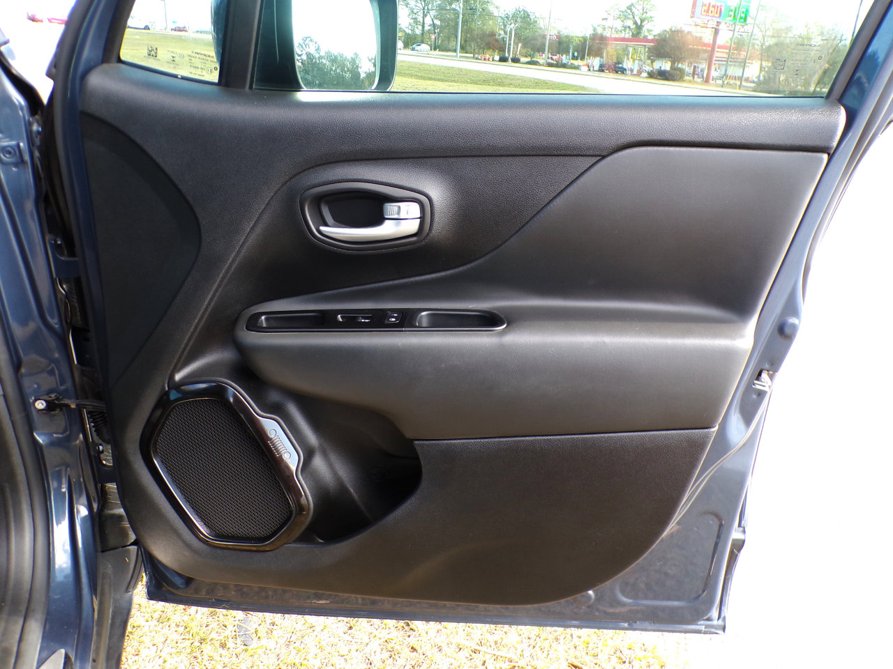 Used 2020 Jeep Renegade Altitude image 24