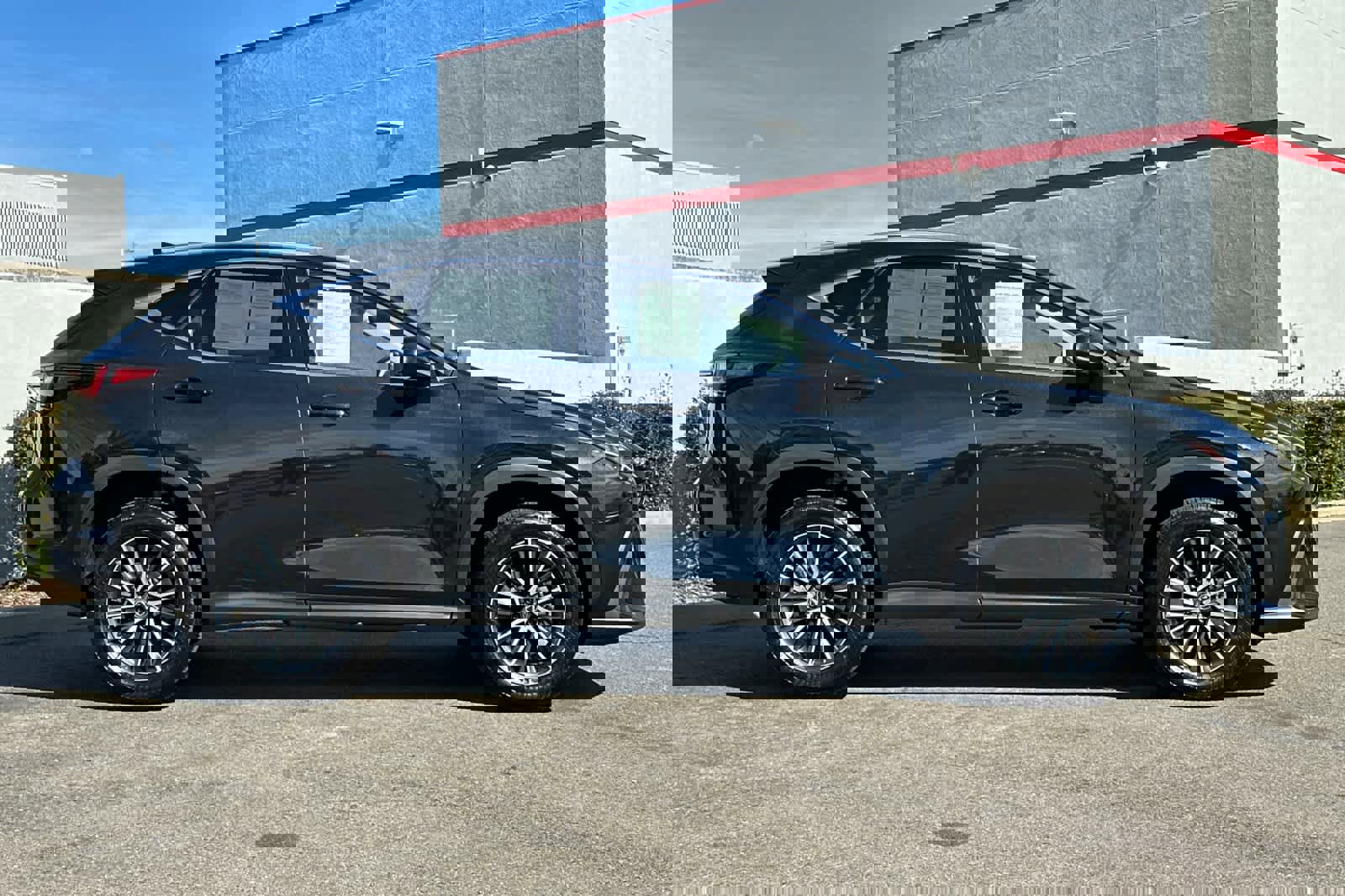 Certified 2025 Lexus NX 350h AWD w/ Accessory Package (2T) image 6