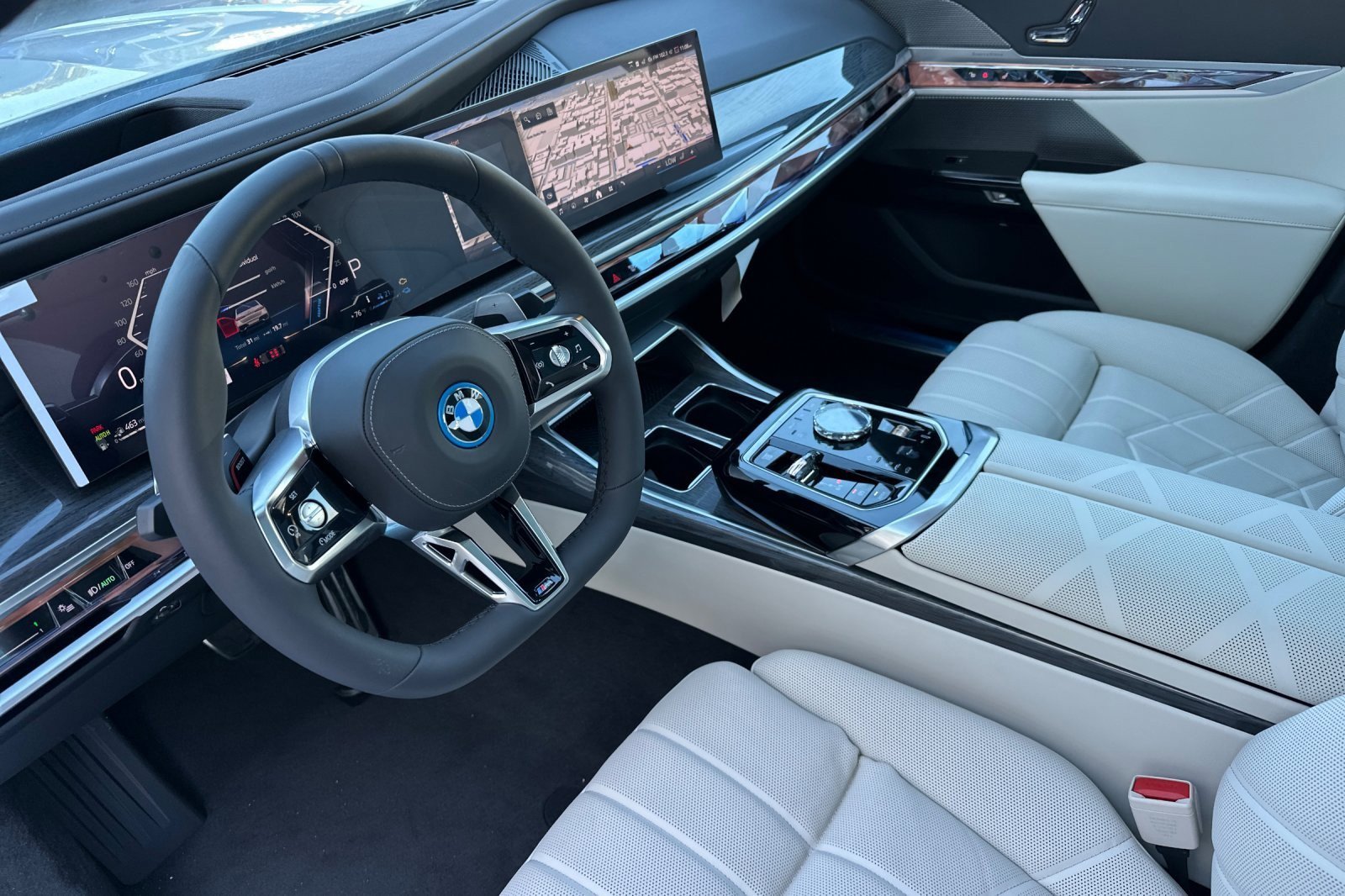 New 2026 BMW 750e xDrive AWD/4WD image 9