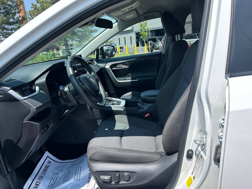 Used 2025 Toyota RAV4 XLE AWD/4WD image 22