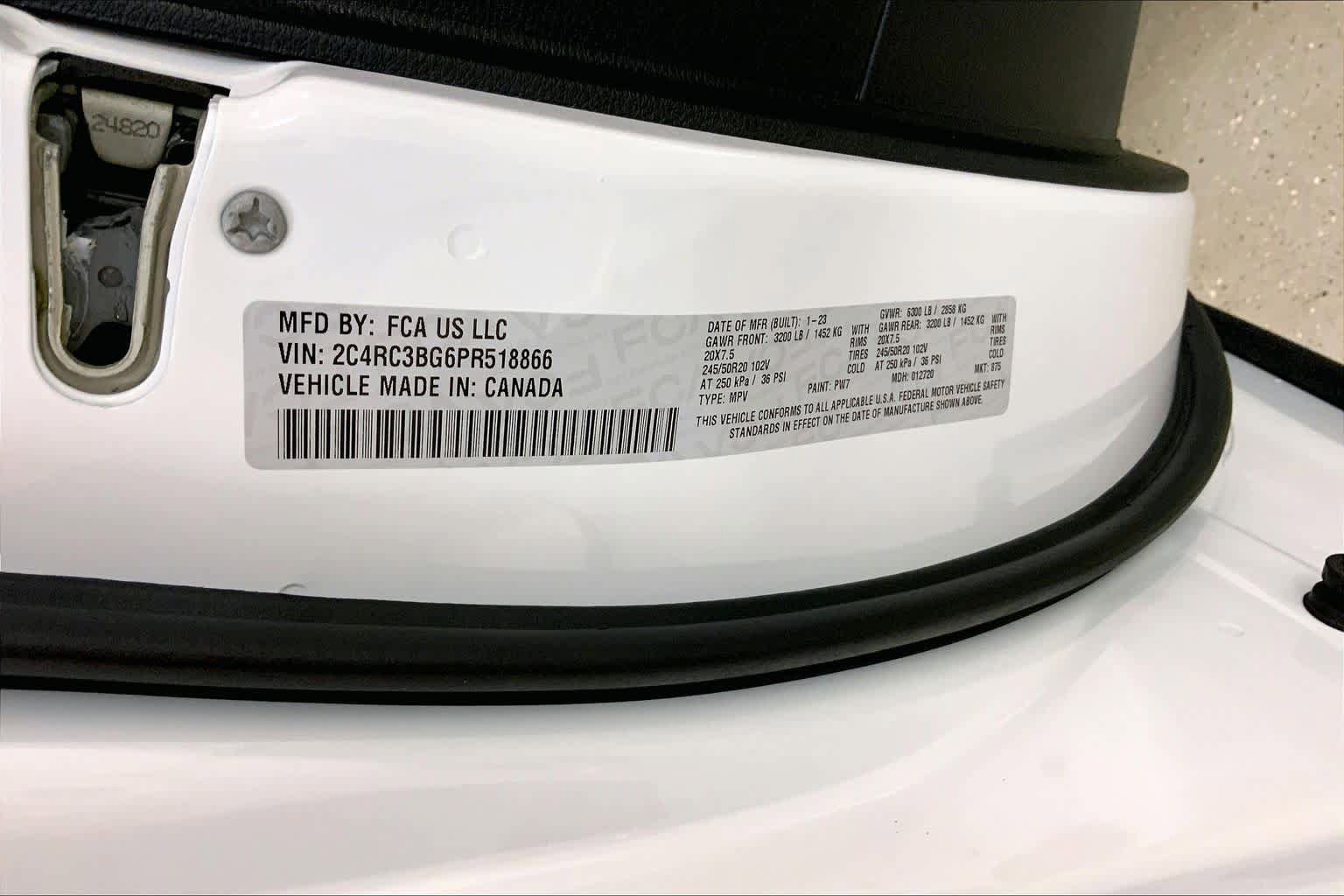 Used 2023 Chrysler Pacifica Touring-L w/ S Appearance Package image 36