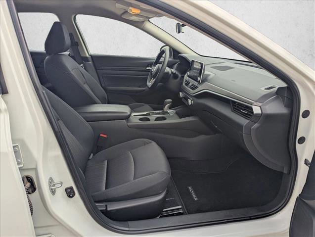 Used 2025 Nissan Altima 2.5 SV FWD image 19