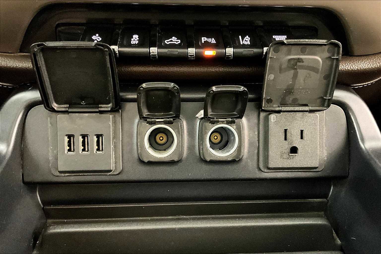 Used 2015 GMC Sierra 3500 Denali w/ Duramax Plus Package image 33