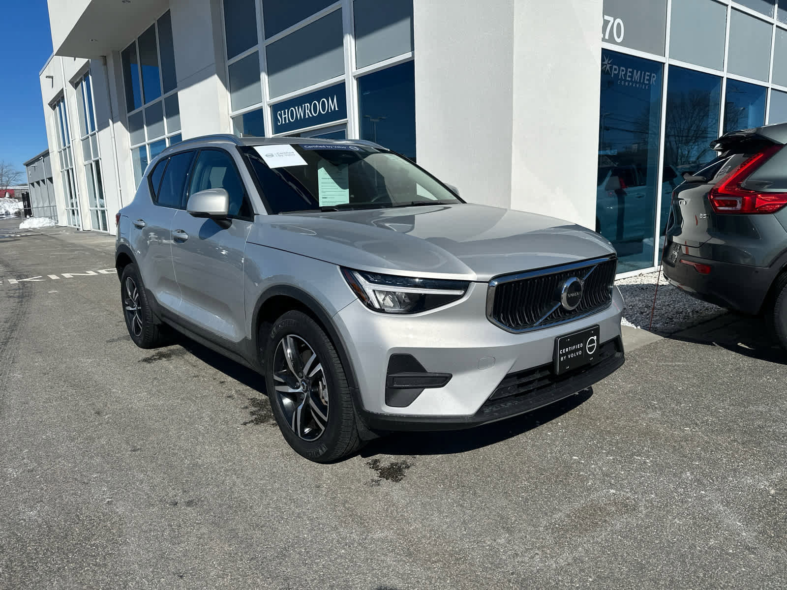 Certified 2023 Volvo XC40 B5 Core w/ Convenience Package image 4