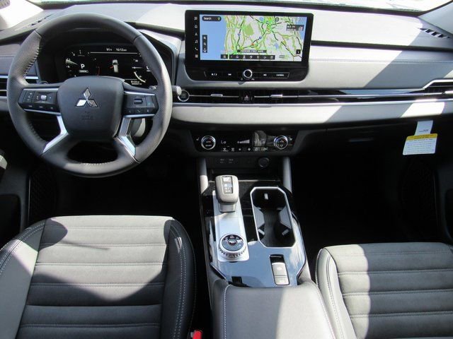 New 2025 Mitsubishi Outlander SE image 9