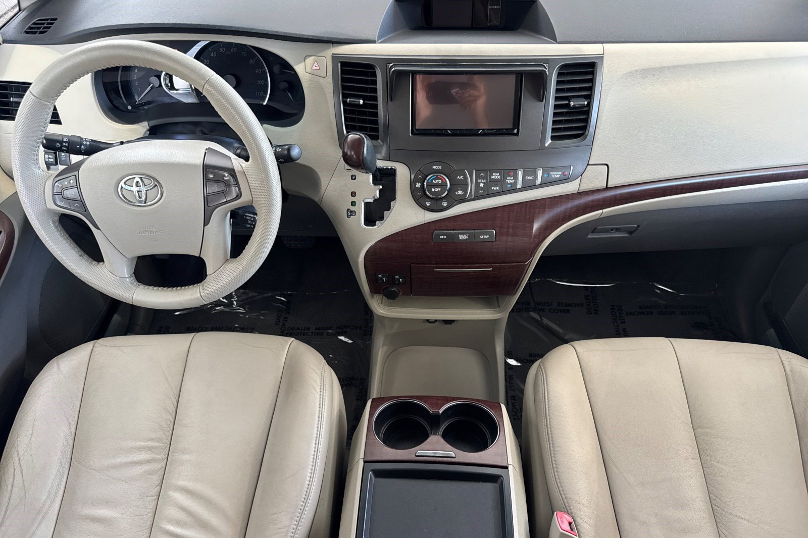 Used 2011 Toyota Sienna XLE FWD image 17