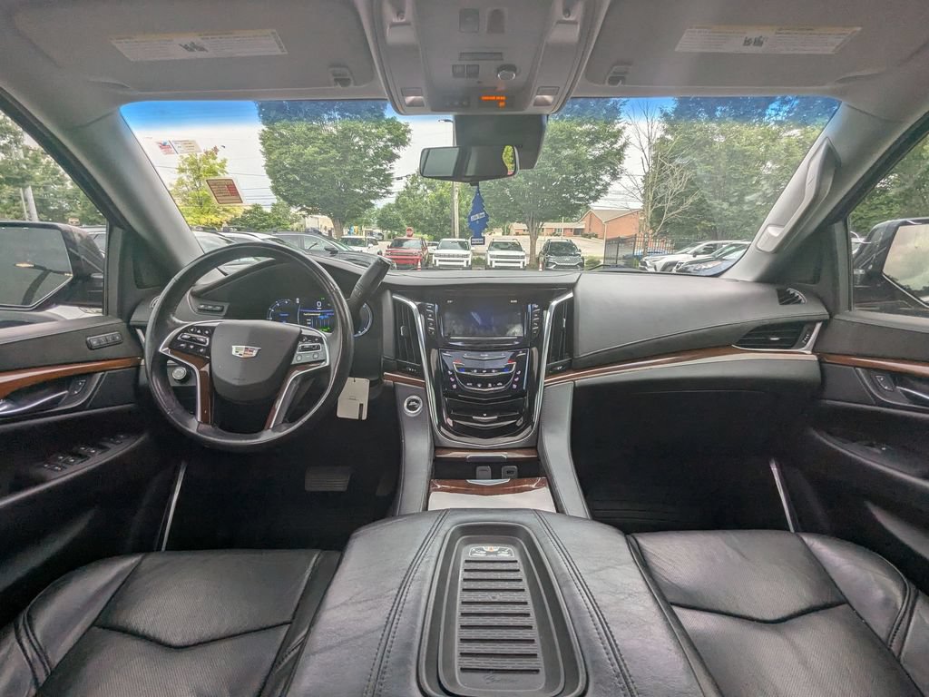 Used 2018 Cadillac Escalade Premium Luxury AWD/4WD image 17