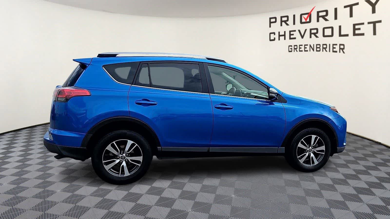 Used 2018 Toyota RAV4 XLE w/ Plus Extra Value Package FWD image 9