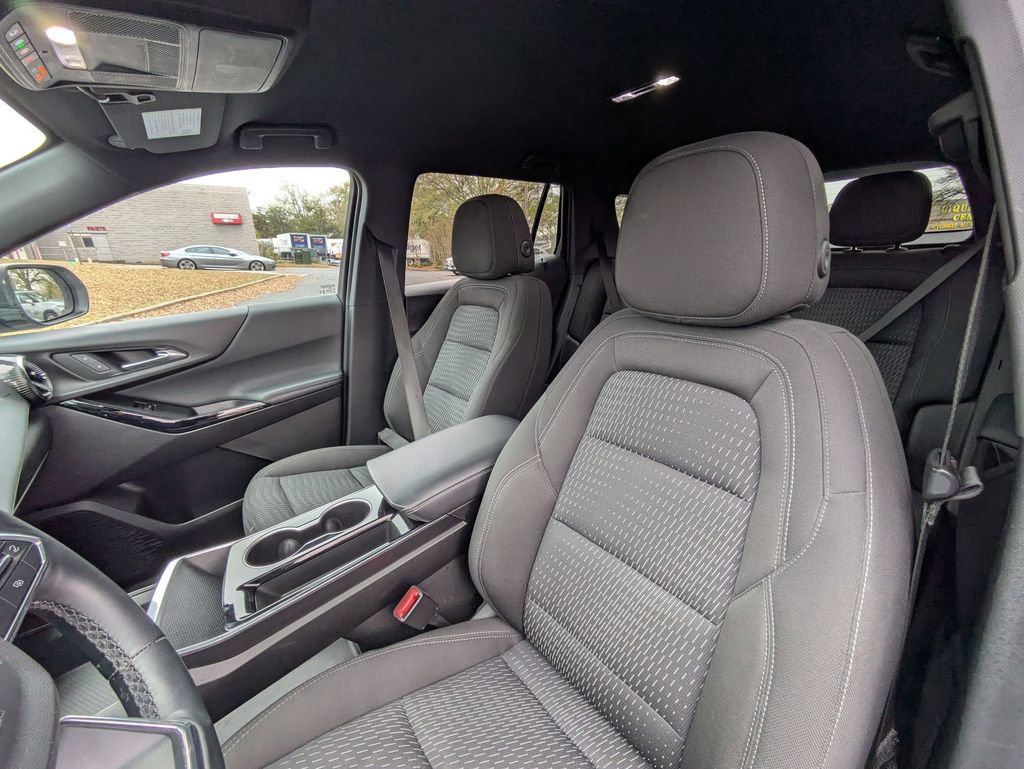 Used 2025 Chevrolet Equinox LT image 23