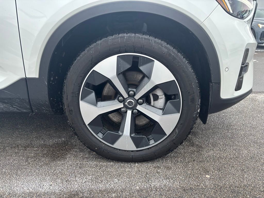 Certified 2026 Volvo XC40 B5 Plus w/ Protection Package Premier image 33