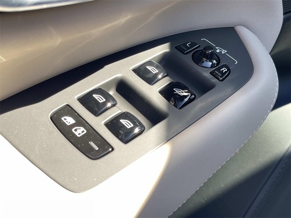 New 2026 Volvo XC90 B6 Ultra image 23