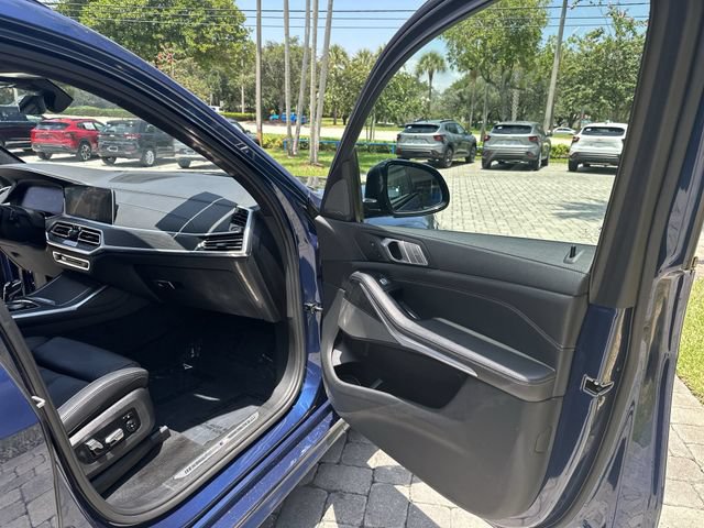 Used 2021 BMW X7 xDrive40i w/ M Sport Package AWD/4WD image 23
