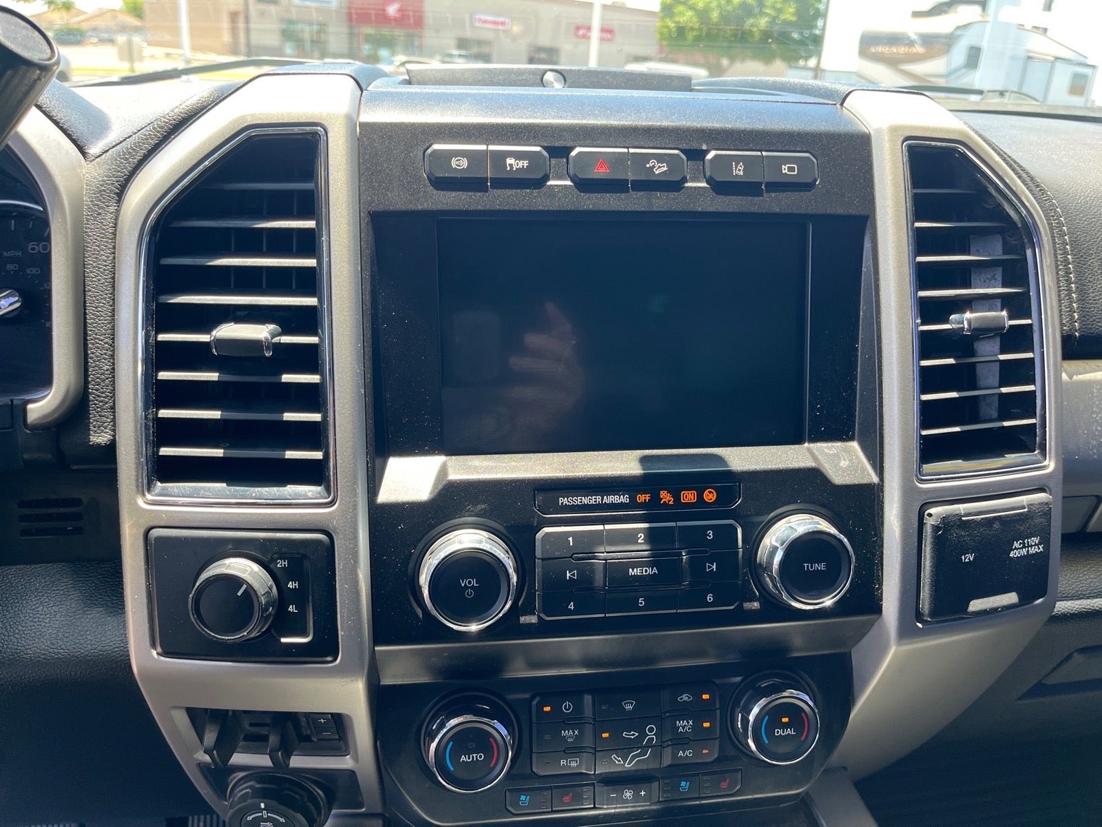 Used 2020 Ford F350 Lariat w/ Lariat Value Package AWD/4WD image 12