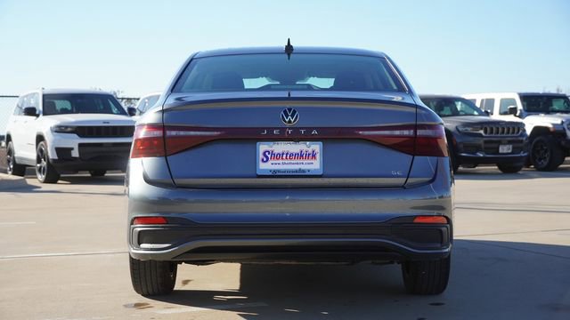 Used 2025 Volkswagen Jetta SE image 8