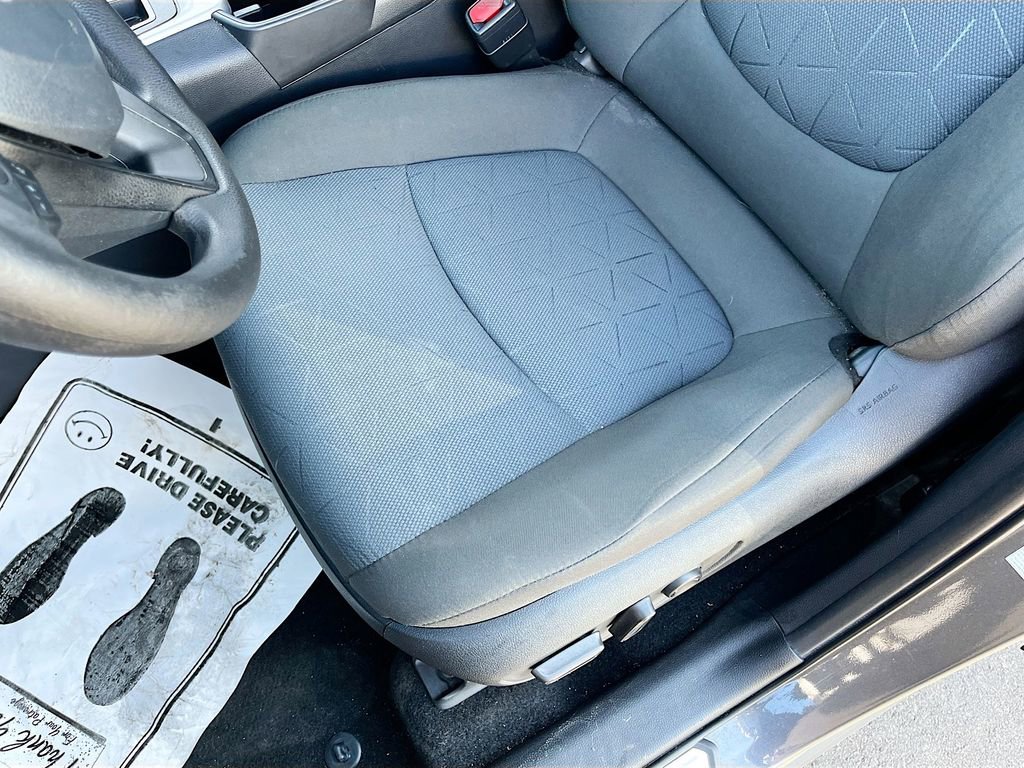 Used 2022 Toyota RAV4 XLE image 18