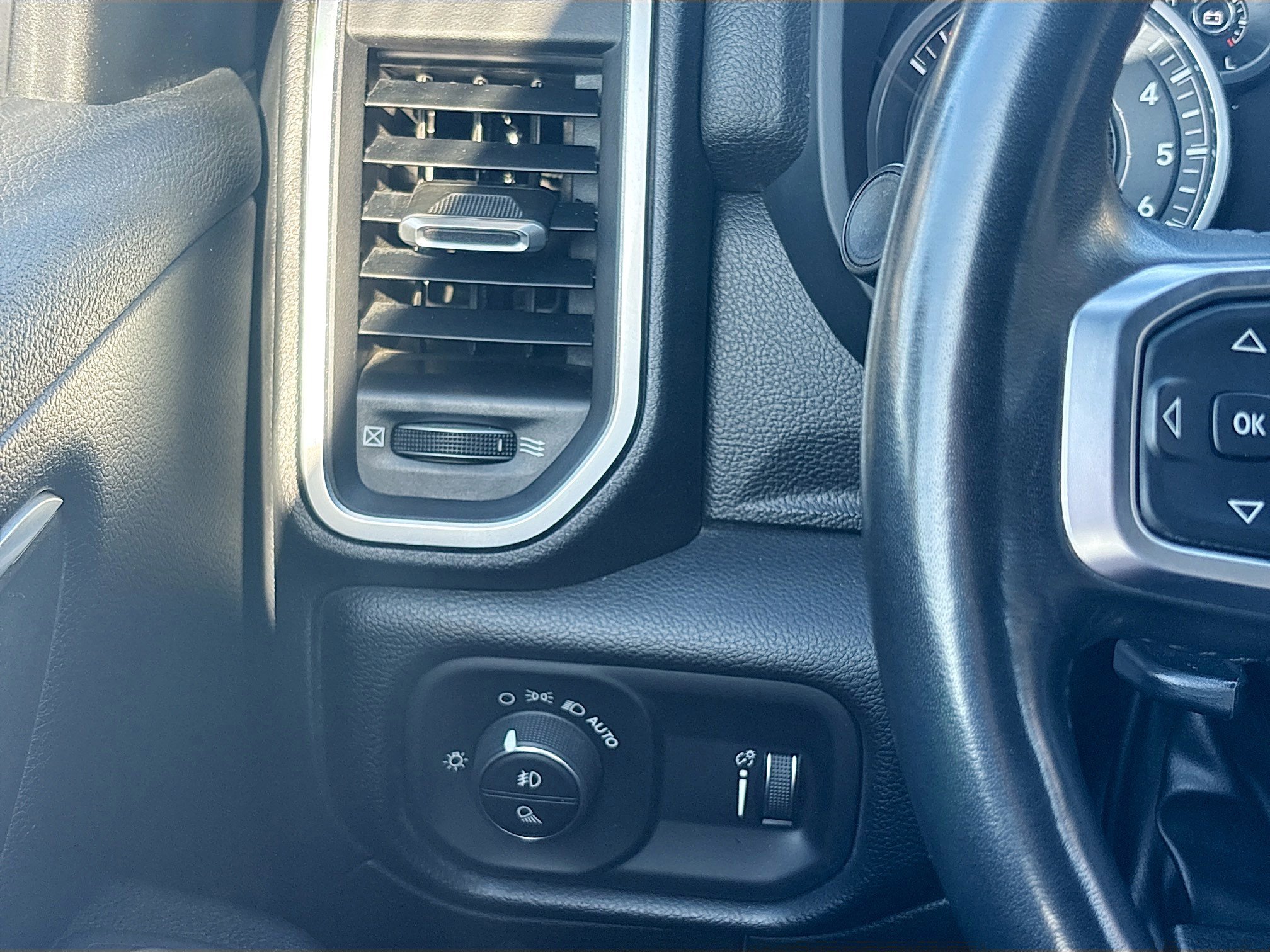 Used 2024 RAM 1500 Big Horn image 33