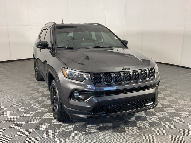 Used 2023 Jeep Compass Latitude AWD/4WD image 3