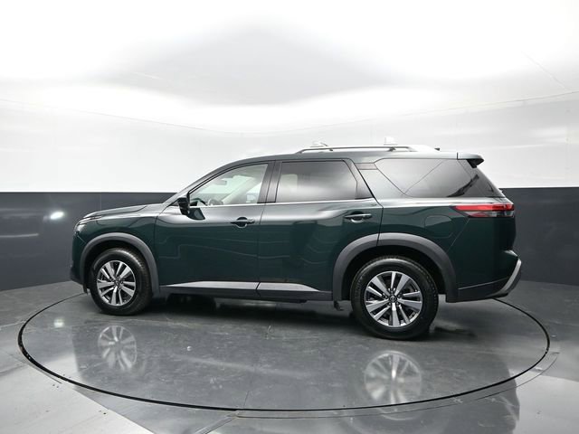 Used 2023 Nissan Pathfinder SL AWD/4WD image 2