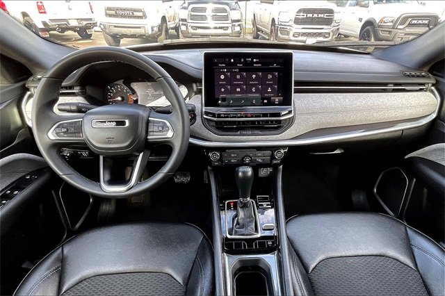 Used 2024 Jeep Compass Latitude image 16