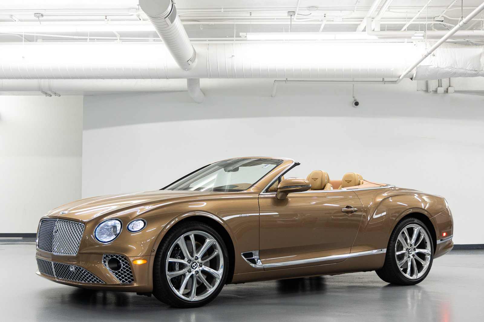 Used 2023 Bentley Continental GT Azure AWD/4WD image 2