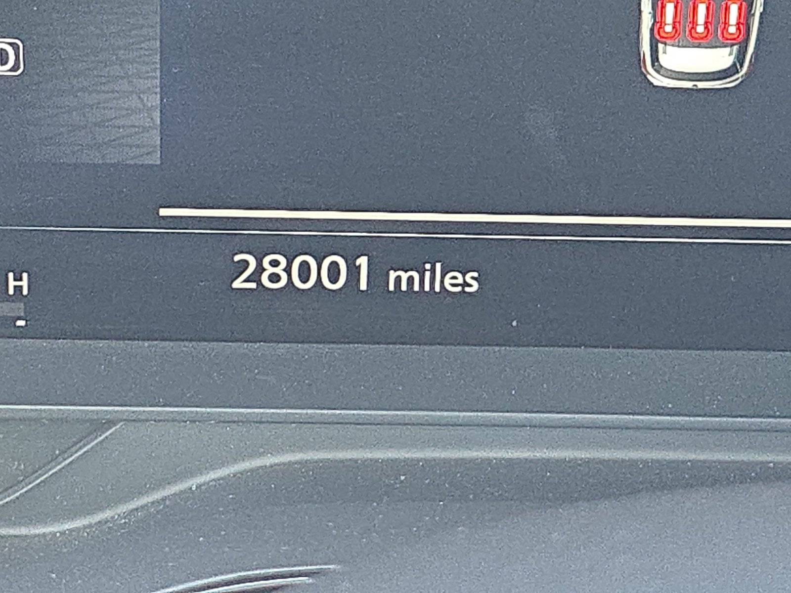 Used 2024 Nissan Pathfinder Platinum image 2