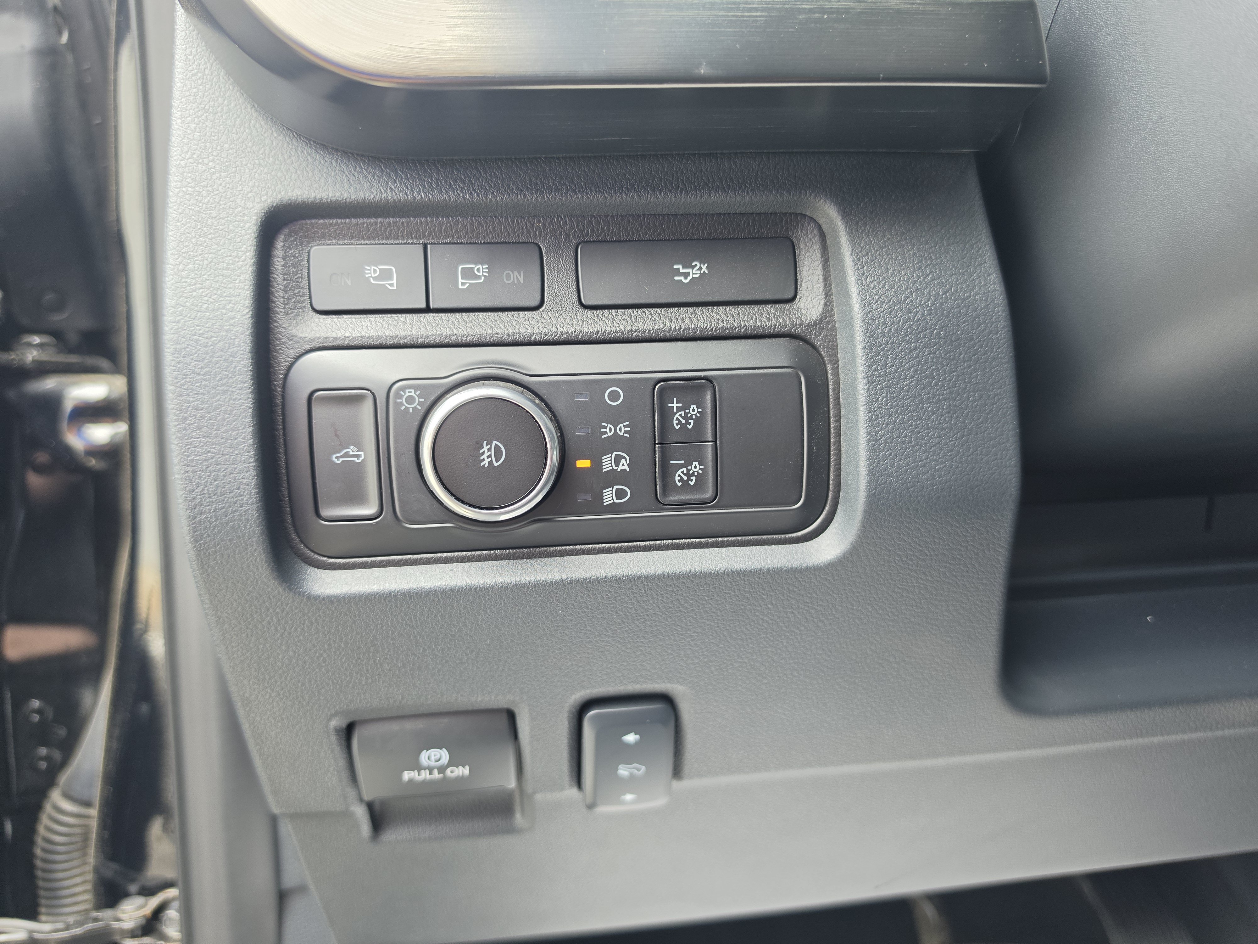 Used 2023 Ford F350 Lariat w/ Tremor Off-Road Package AWD/4WD image 15