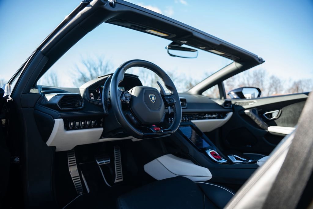 Used 2021 Lamborghini Huracan EVO RWD image 34