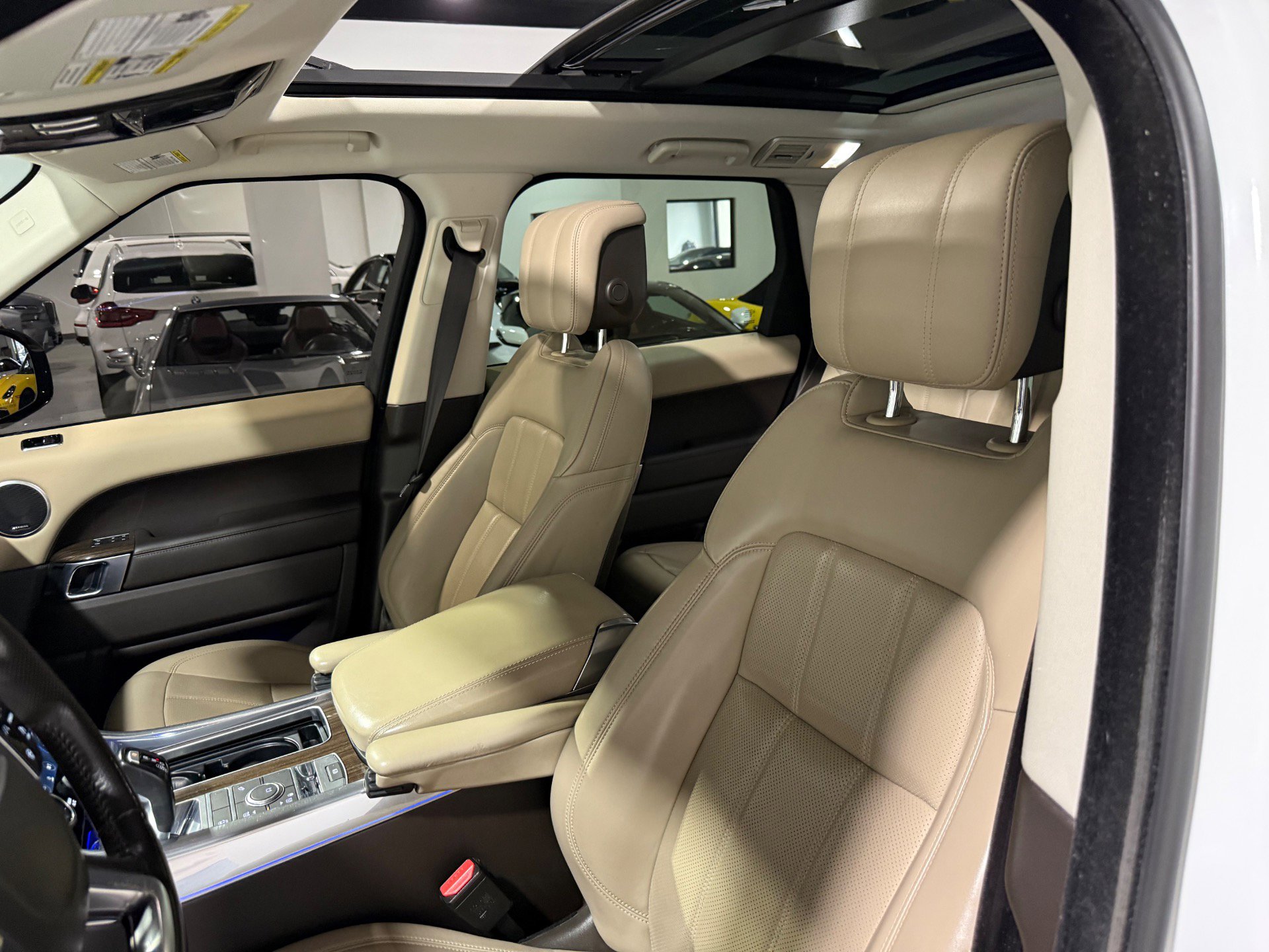 Used 2018 Land Rover Range Rover Sport HSE AWD/4WD image 27