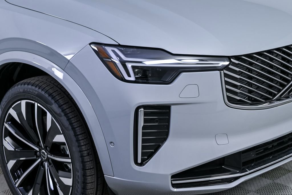 New 2026 Volvo XC90 T8 Plus w/ Protection Package image 40