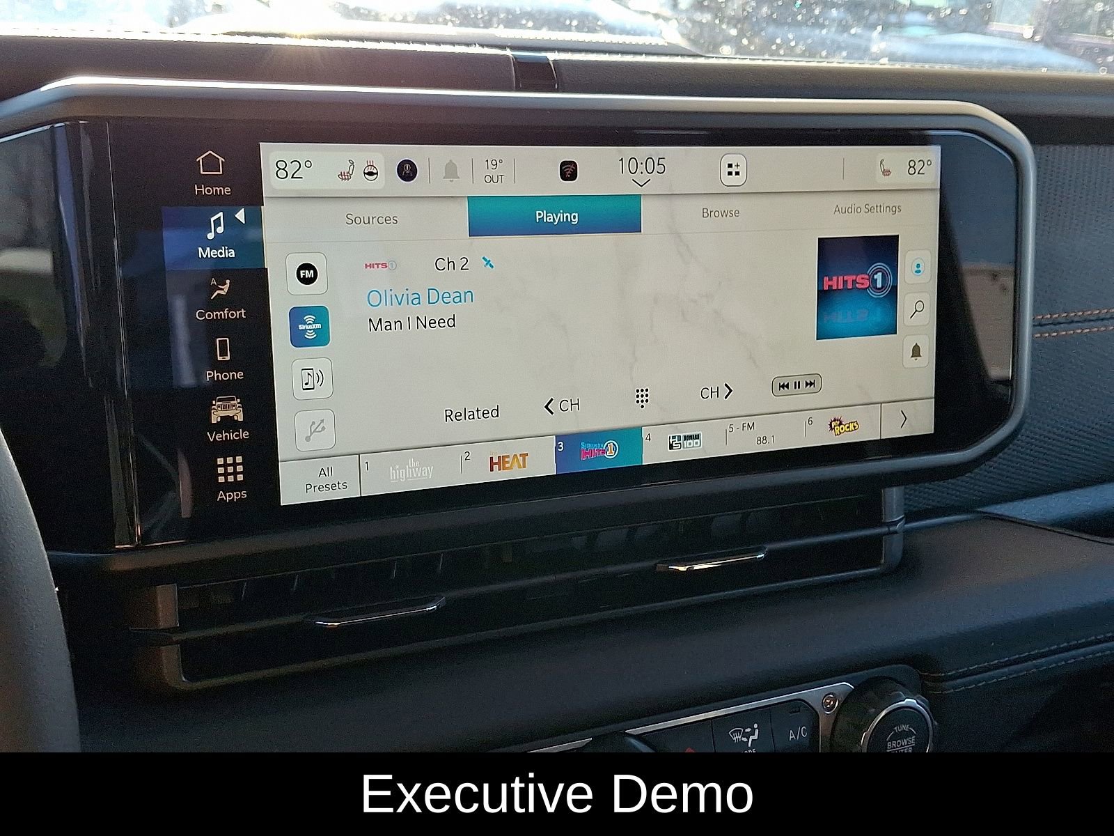 New 2025 Jeep Gladiator Mojave w/ Safety Group AWD/4WD image 18