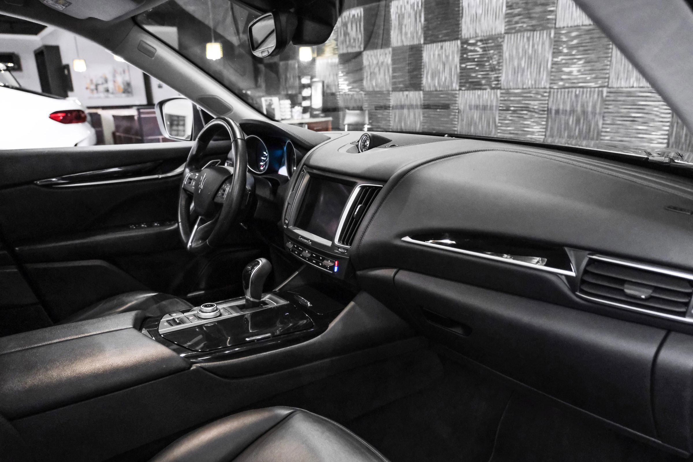 Used 2017 Maserati Levante AWD/4WD image 10