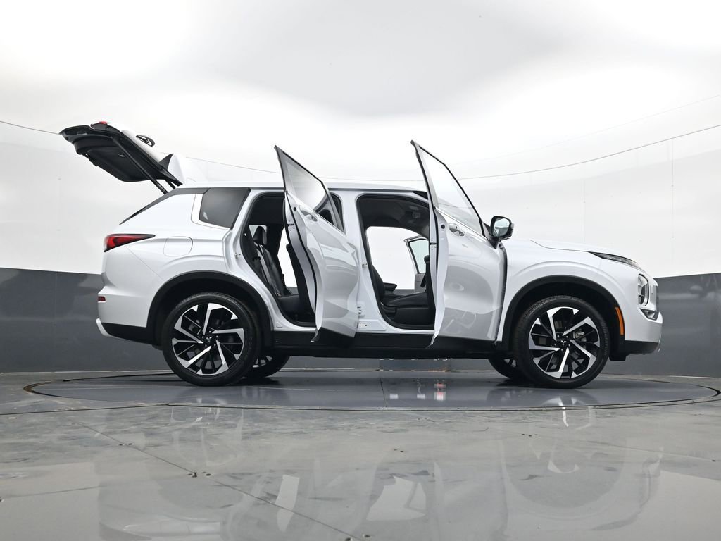 Used 2024 Mitsubishi Outlander SE image 34