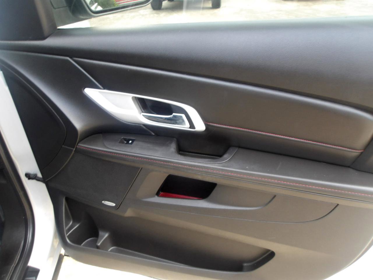 Used 2011 GMC Terrain SLT FWD image 9