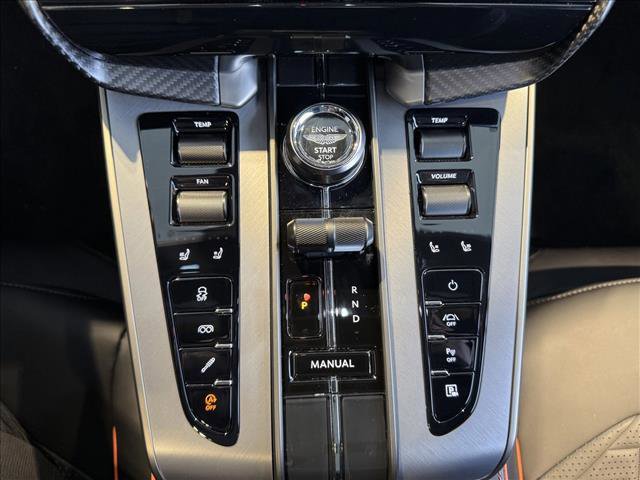 Used 2025 Aston Martin Vanquish RWD image 15
