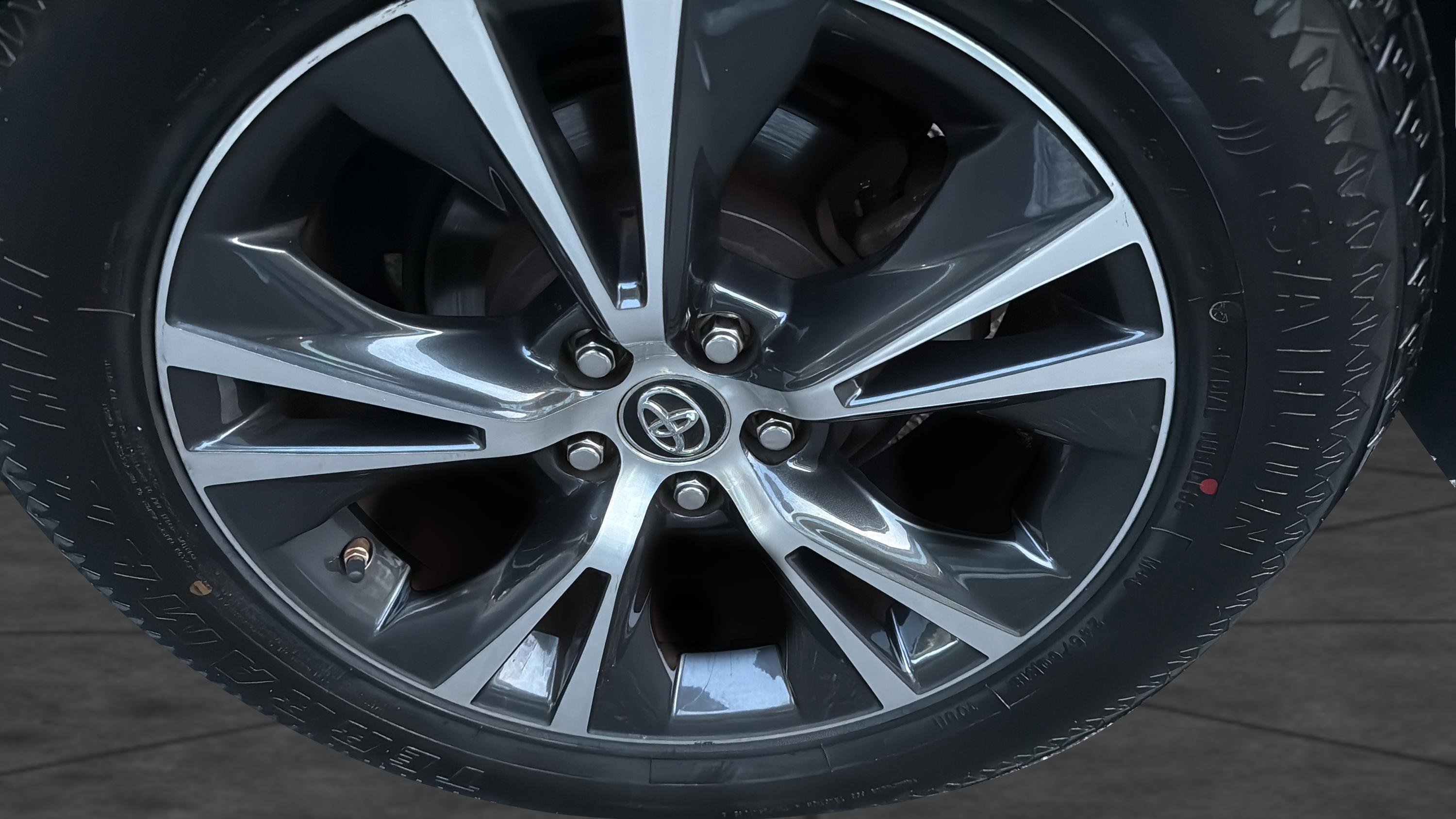 Used 2019 Toyota Highlander LE image 43