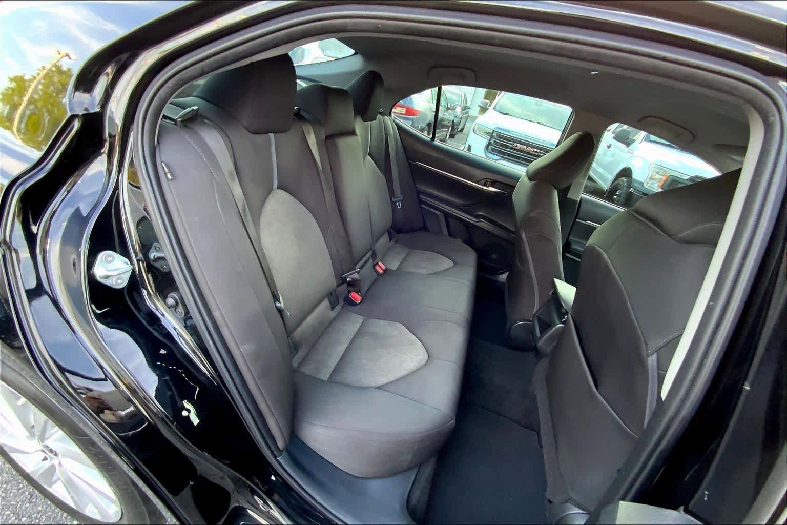 Used 2022 Toyota Camry LE image 19