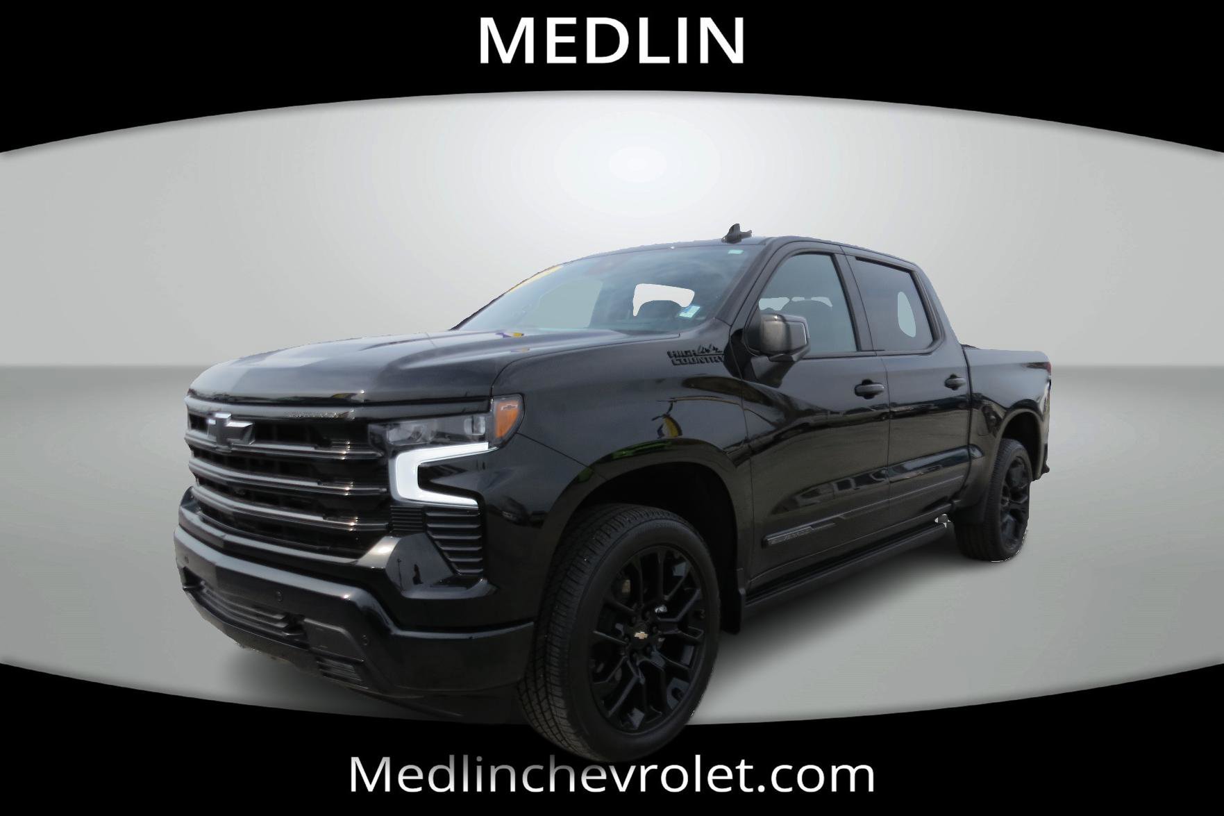 Used 2025 Chevrolet Silverado 1500 High Country w/ Midnight Edition AWD/4WD image 4