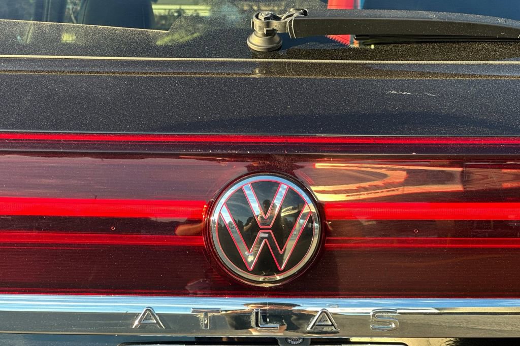 Used 2024 Volkswagen Atlas Cross Sport SE image 30