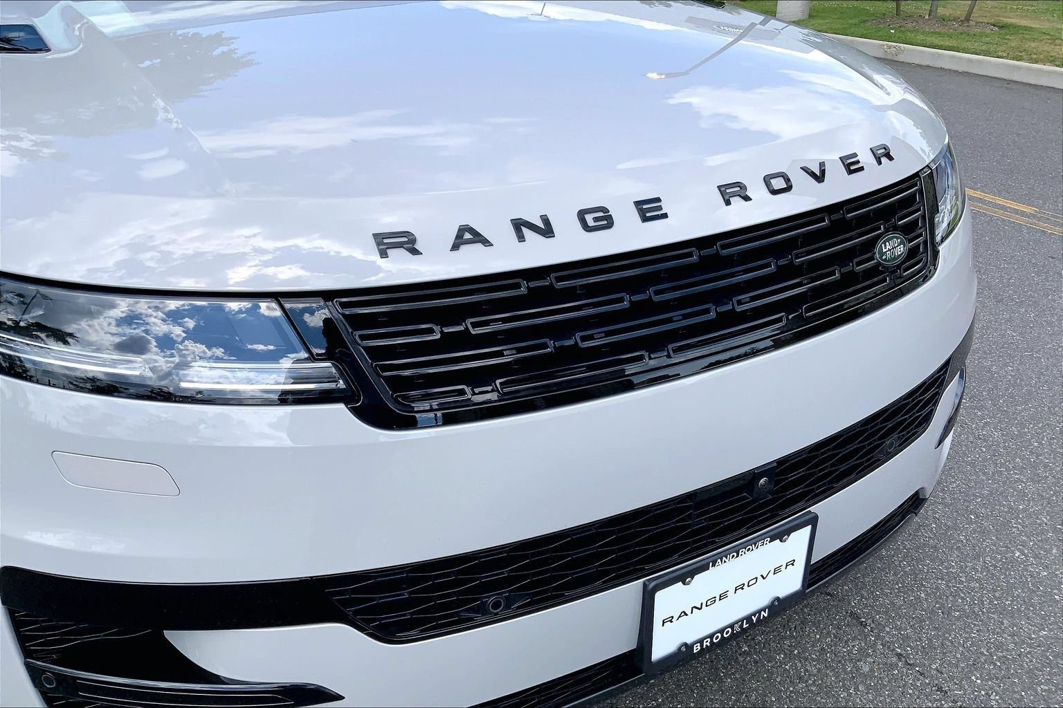 Certified 2026 Land Rover Range Rover Sport SE AWD/4WD image 30