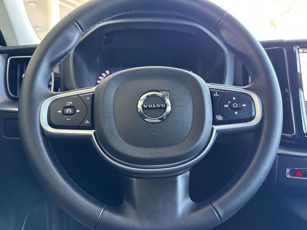 Certified 2025 Volvo XC60 B5 Core AWD/4WD image 23