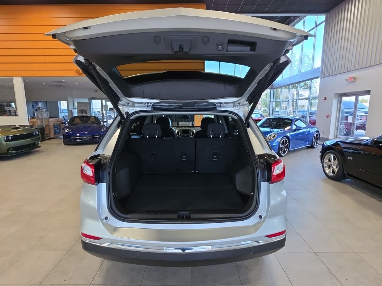 Used 2020 Chevrolet Equinox LT w/ Driver Convenience Package FWD image 10