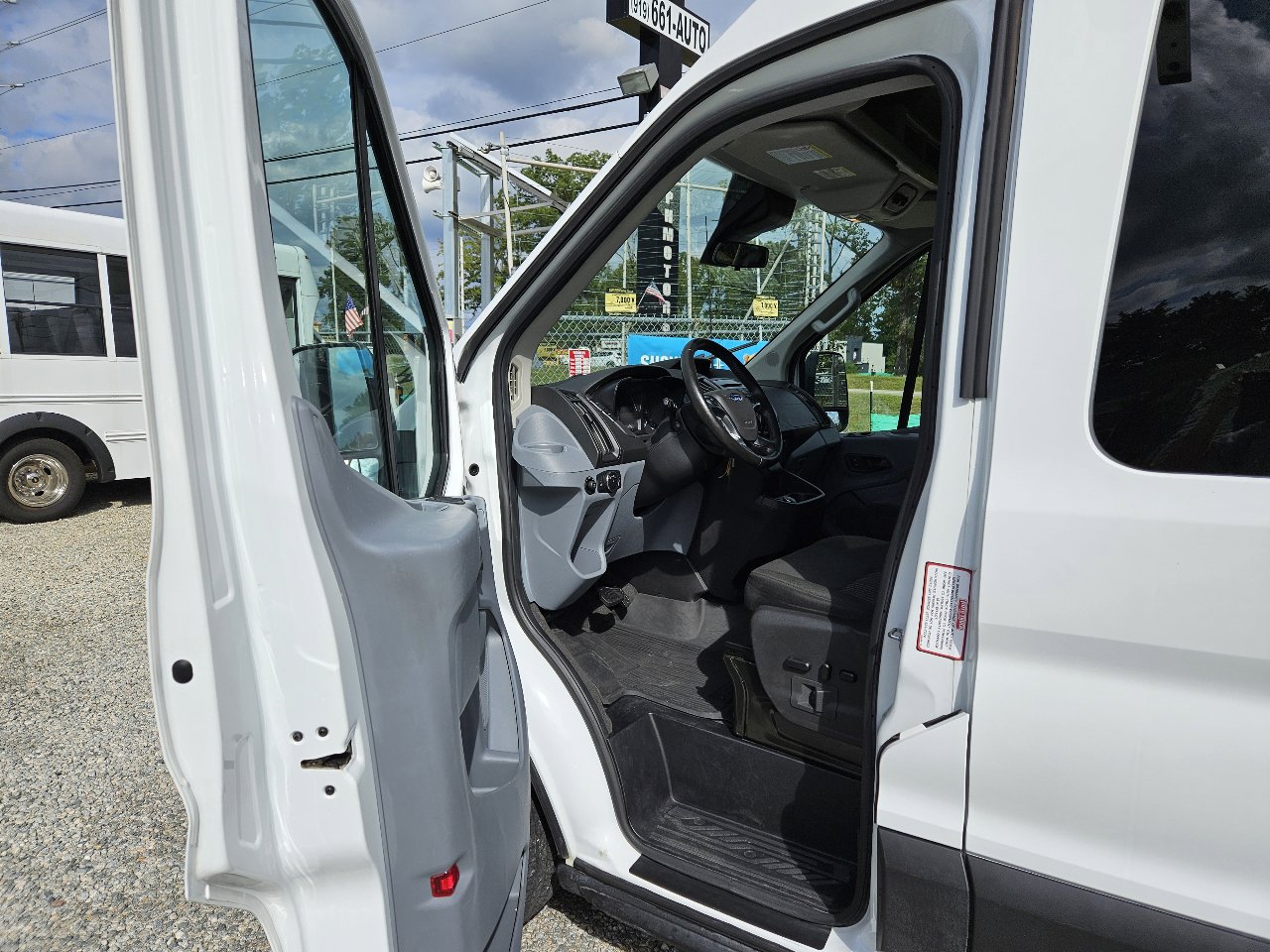 Used 2019 Ford Transit 150 XLT image 10