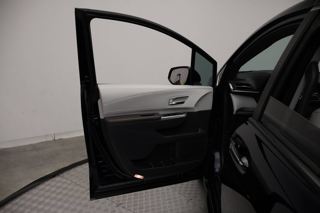 Certified 2024 Toyota Sienna XSE FWD image 16