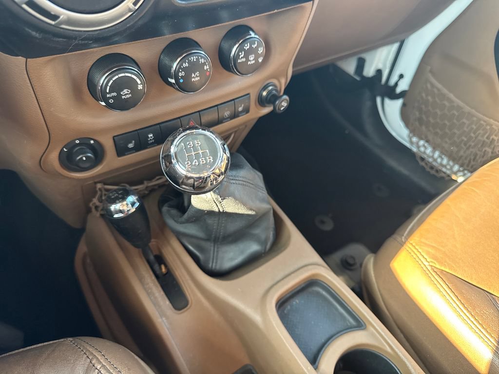 Used 2013 Jeep Wrangler Unlimited Sahara w/ Connectivity Group AWD/4WD image 19