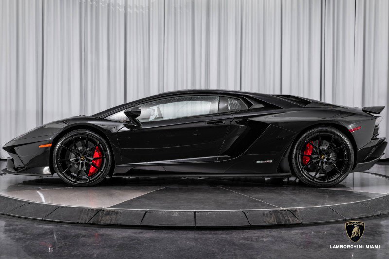 Used 2018 Lamborghini Aventador S image 22
