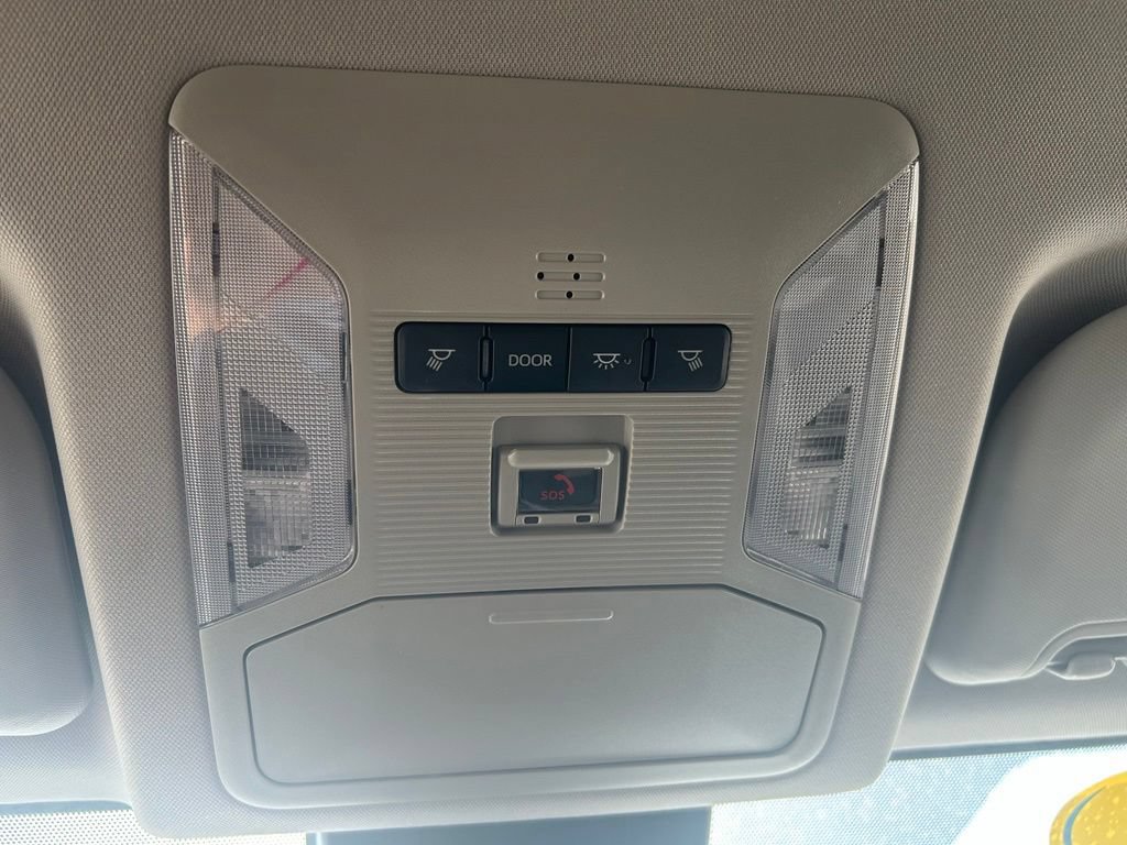 Used 2022 Toyota RAV4 LE FWD image 8