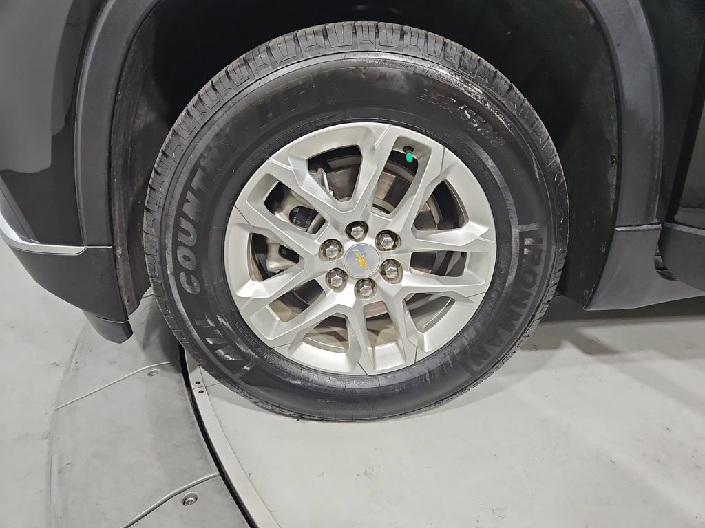 Used 2020 Chevrolet Traverse LT w/ Driver Confidence II Package image 27