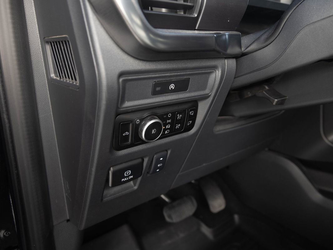 Used 2025 Ford F150 Lariat AWD/4WD image 17