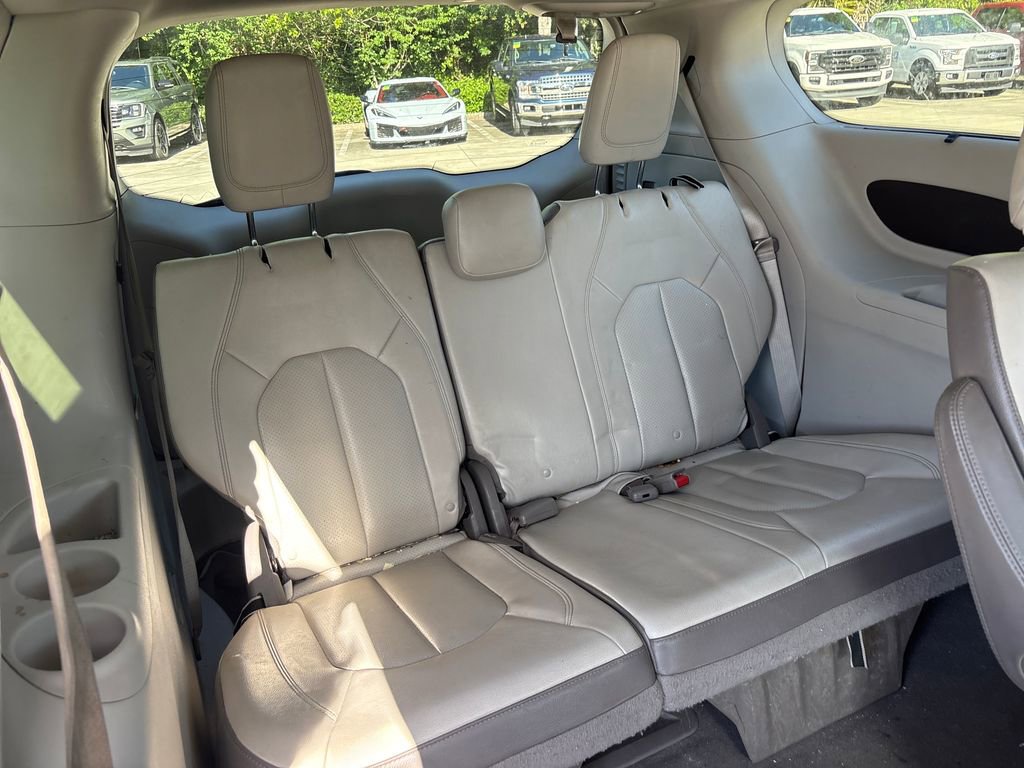 Used 2018 Chrysler Pacifica Touring-L FWD image 25