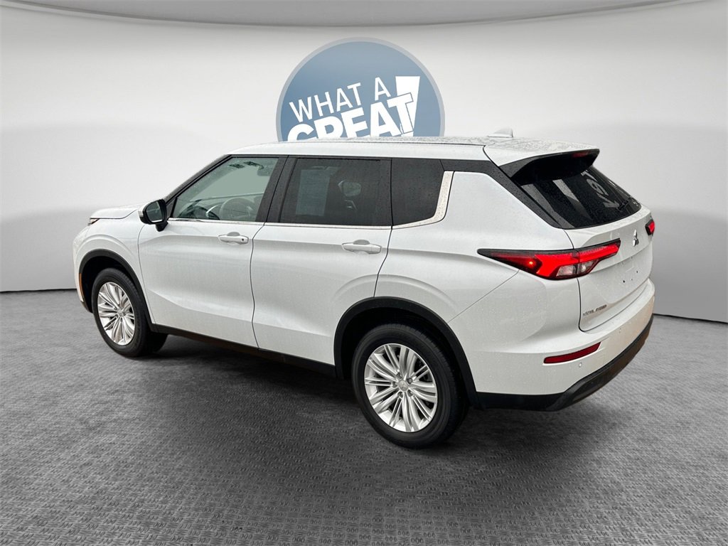 Used 2023 Mitsubishi Outlander ES image 6
